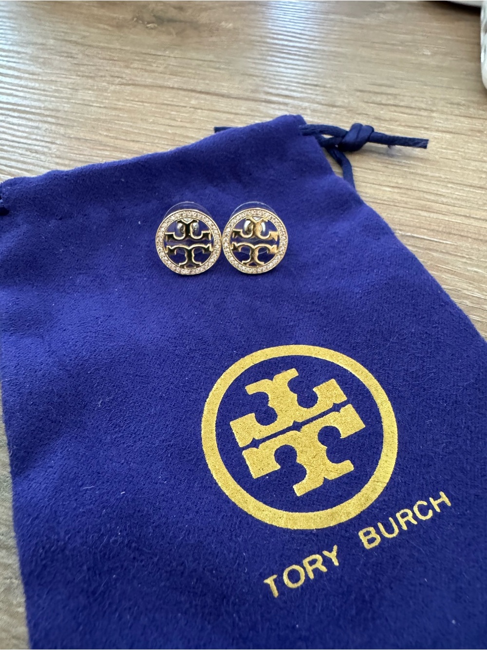 New - Tory Burch Gold Miller pave earrings 1.25 cm diameter